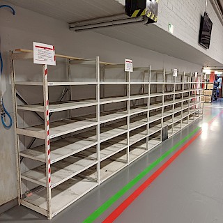 Pientavarahyllykkö Pituus 10 m ja korkeus 2 m
