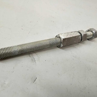 Kierretanko 220 mm + 3 mutteriä M17