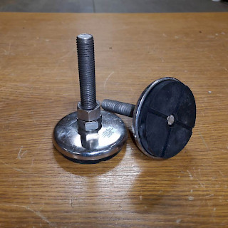 Koneen jalat