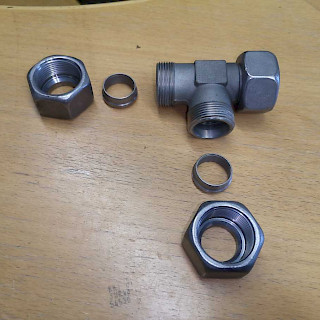 T-liitin 25mm putkeen