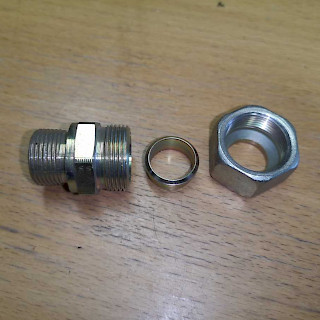 Suora perusliitin BL-18 M22x1,5