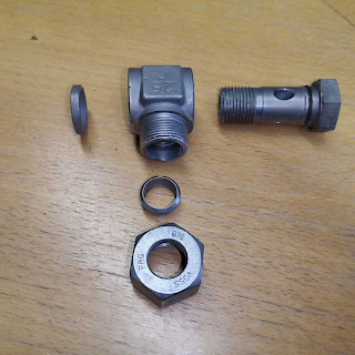 Banjoliitin SES-16 R1/2 VOSS