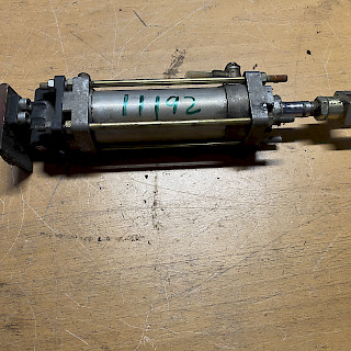 Ilmasylinteri 55/330/100