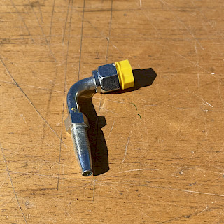 * Letkuliitin 90° 5/8"-18 UNF SK (JIC) — Letku 3/8" (DN10)