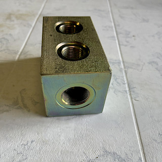 * Liitosblokki hydraulinen