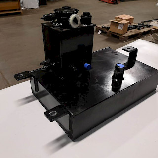 RST Hydrauliikkasäiliö suodattimella n. 40 litraa