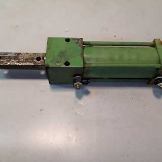 Hydraulisylinteri 70/40-100