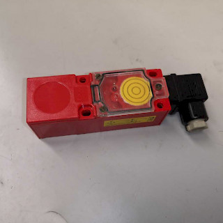 Induktiivinen Lähestymiskytkin PNP 10...30VDC 0,2A