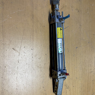 Ilmasylinteri 35/330/150